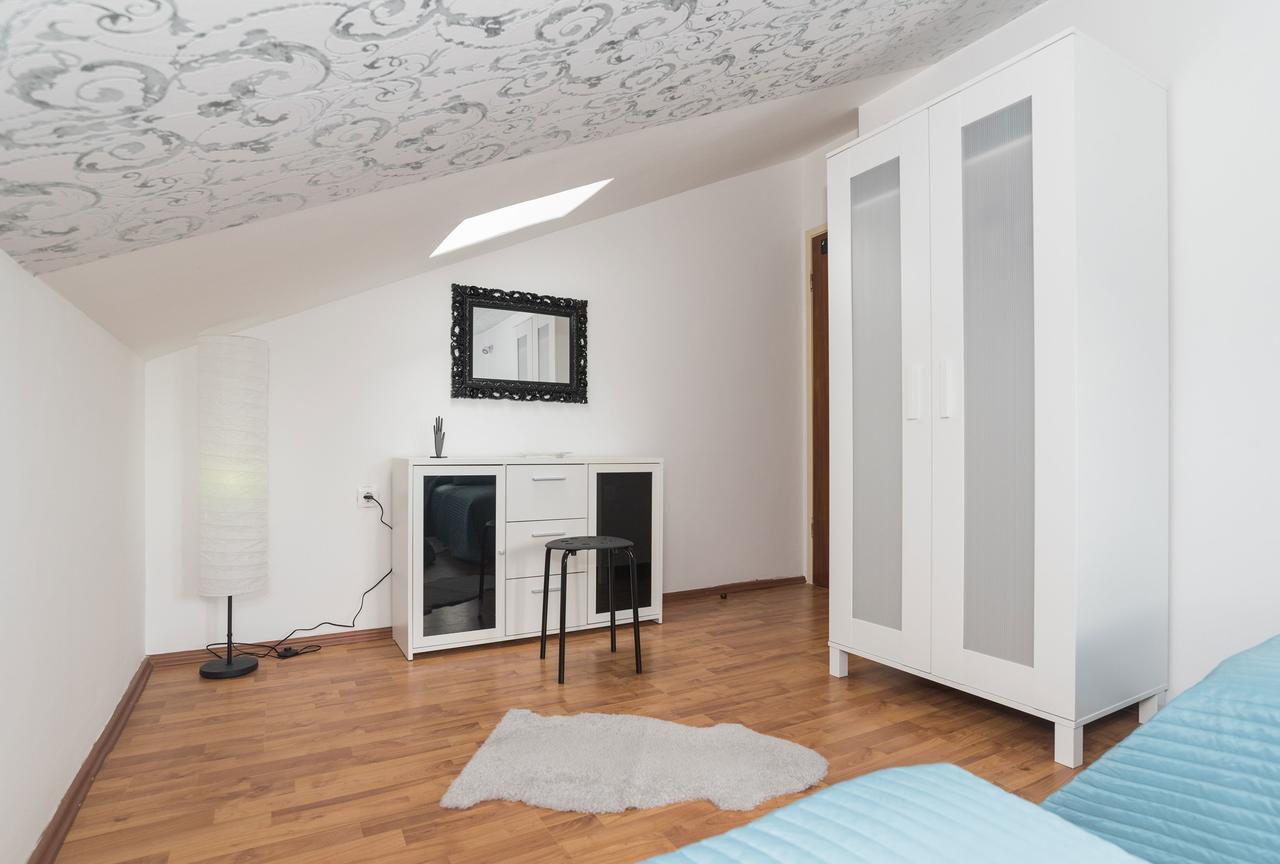 App Paris 2 Apartment Umag Bagian luar foto